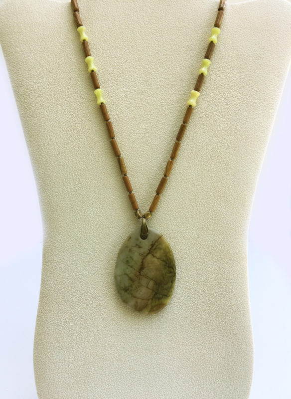 IMG_0409 jasper pndt seaweed three q.on beige